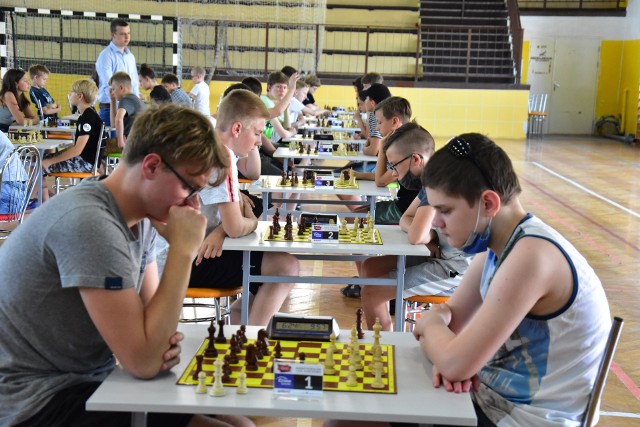Rozgrywki szachowe w Barcinie.