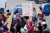 "Nie dla wojny! Wolność Ukrainie! Cholerny Putin!" - krzyczała uczennica w trakcie apelu w jednej z rosyjskich szkół