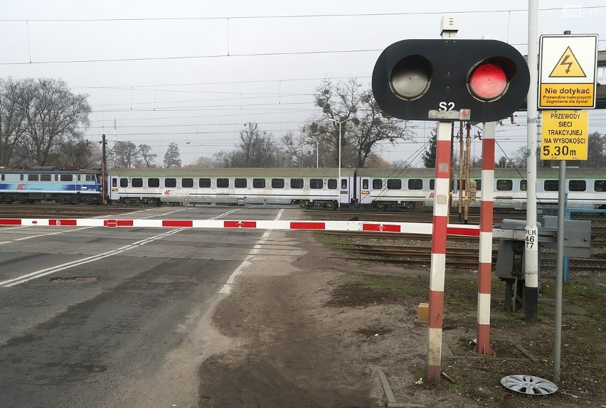 Niebezpiecznie na przejazdach kolejowych. Akcja szczecińskich służb [ZDJĘCIA, WIDEO]