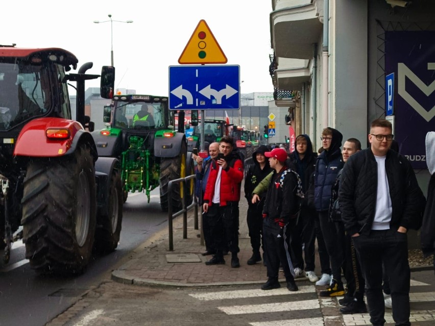 Protestujący rolnicy przejechali ulicami centrum Grudziądza