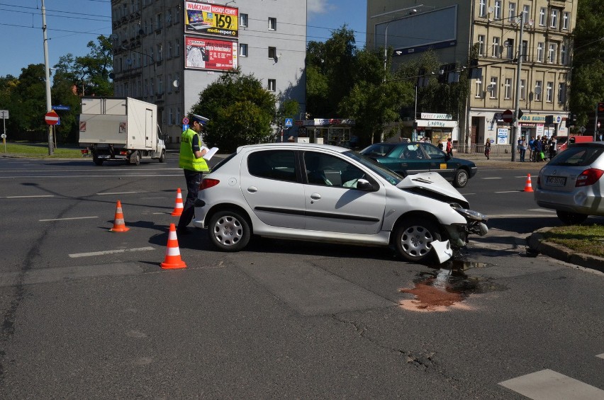 Wypadek na skrzyżowaniu Grabiszyńskiej i Zaporoskiej (ZDJĘCIA)