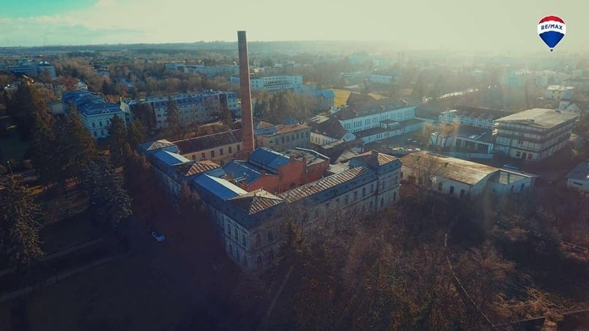 Pałac z przełomu XIX i XX wieku przez wiele lat pełnił rolę...