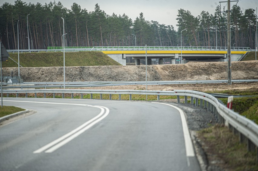 Trasa S11 nabrała już wyglądu. Budowa idzie zgodnie z planem [ZDJĘCIA] 