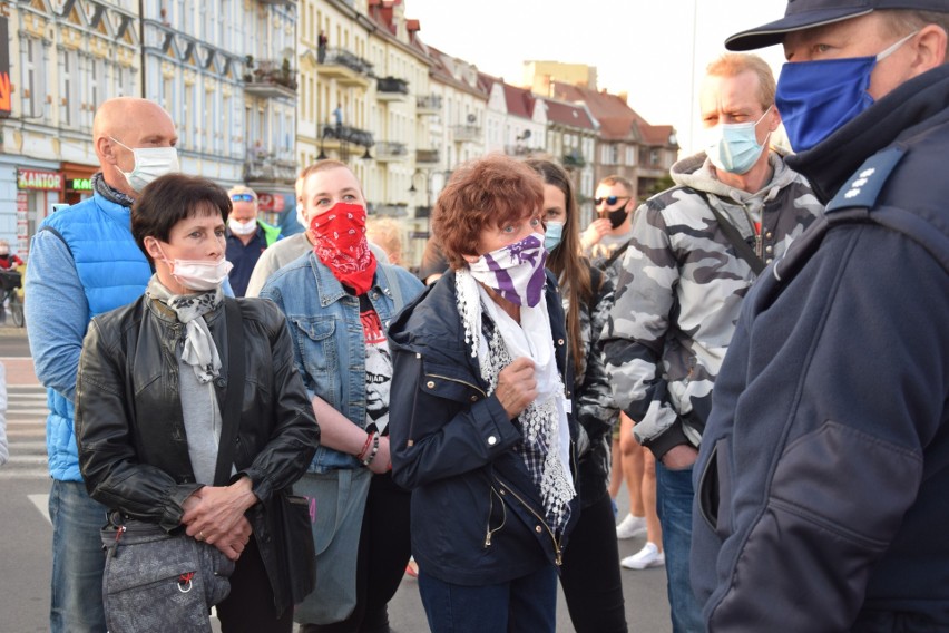 24.04.2020. Protest na przejściu granicznym Słubice -...