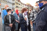 Protest na przejściu granicznym w Słubicach. Mieszkańcy zablokowali rondo. Nie pozwolono im przejść do połowy mostu... 