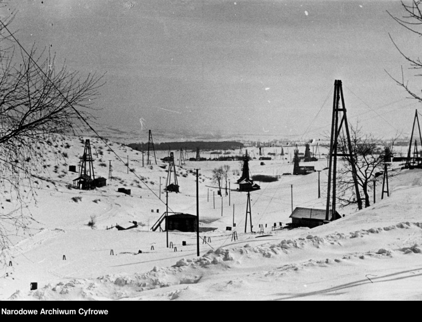 Zaśnieżone szyby naftowe w okolicach Jasła (1939-1945).