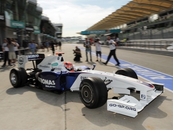 Podczas drugiego treningu przed Grand Prix Malezji tor był suchy. W połowie sesji treningowej nadciągnęły chmury, ale deszcz nie padał. Robert Kubica pokonał 38 okrążeń.