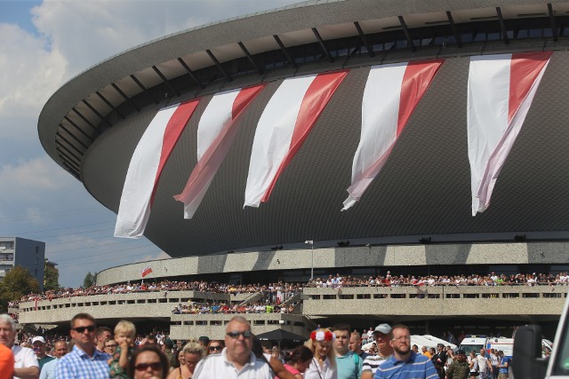 Defilada wojskowa w Katowicach była biało-czerwona. A dlaczego nie było śląskich flag, skoro uczczono także powstańców śląskich?