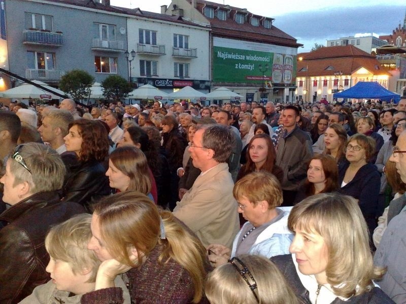 Tłum białostoczan na Rynku Kościuszki