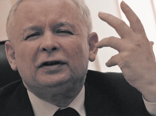 Jarosław Kaczyński urodził się w 1949 r. w Warszawie. Doktor nauk prawnych, założyciel i prezes Porozumienia Centrum oraz Prawa i Sprawiedliwości. Od 14 lipca do 16 listopada 2007 prezes Rady Ministrów. W 2010 r. kandydat na urząd Prezydenta RP. Jest kawalerem, mieszka w Warszawie.