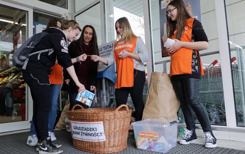 Grudziądzki Bank Żywności organizuje m.in. zbiórki produktów...