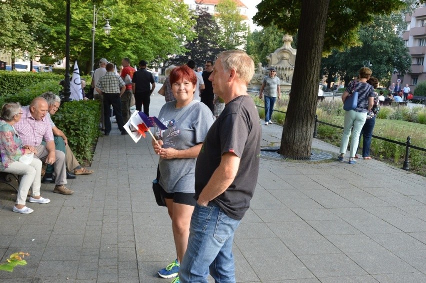 Demonstracja pod Sądem Okręgowym w Opolu.