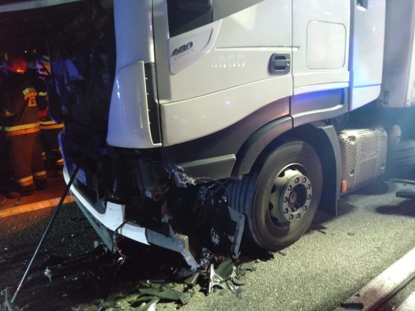 Wypadek na S1: Pijany kierowca BMW uderzył w TiR-a w Mierzęcicach ZDJĘCIA