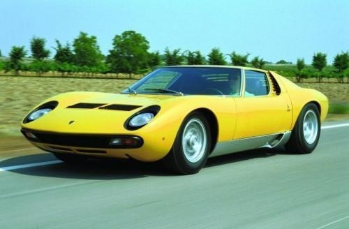 Fot. Lamborghini: Miura z 1966 r. rozsławiła firmę Lamborghini. Nadwozie zaprojektował Marcello Gandini.
