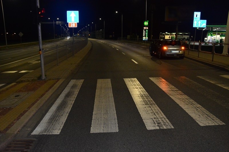 23-latka potrącona na przejściu dla pieszych w Krośnie. Kobieta wbiegła wprost przed nadjeżdżający samochów