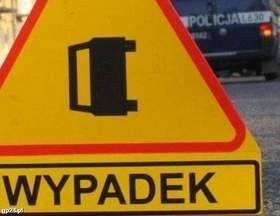 Śmiertelny wypadek na trasie Świdwin - Kołobrzeg. Osobowe auto zderzyło się z ciężarówką