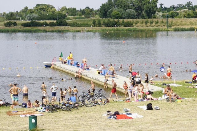 Od 12 sierpnia obowiązuje całkowity zakaz kąpieli nad poznańską Maltą. Powodem jest zakwit sinic. W piątek poinformowano jednak o jeszcze jednym powodzie. Stwierdzono tam zanieczyszczenie wody kałem.