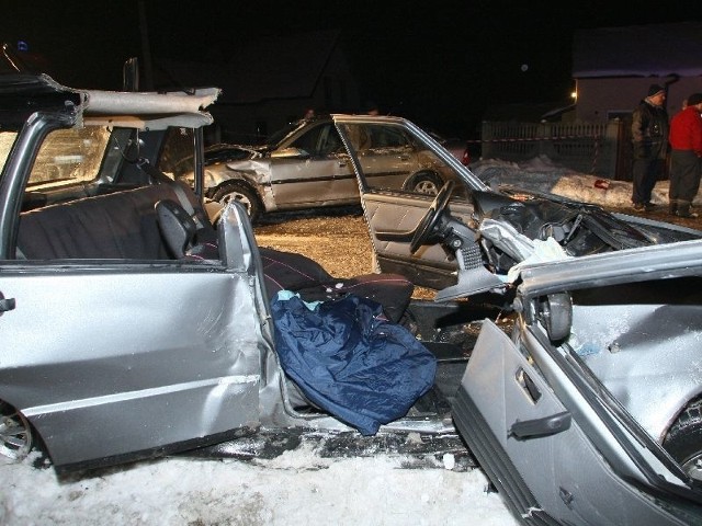 Po wieczornym wypadku w gminie Masłów, do szpitala trafiły trzy osoby.