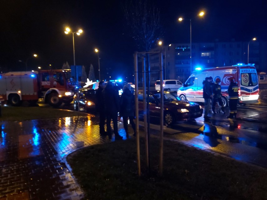Wypadek w Tarnobrzegu. Na ulicy Kwiatkowskiego samochód potrącił pieszego (ZDJĘCIA)