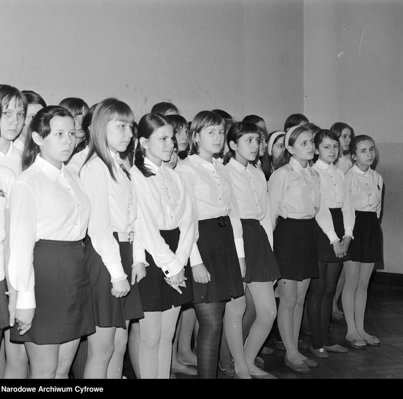 Szkoła i nauka w czasach PRL-u. Tak wyglądali uczniowie! Tak wyglądały szkoły