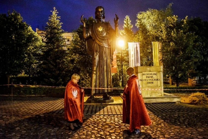 Obecnie centralny element Pomnika Wdzięczności, czyli figura...