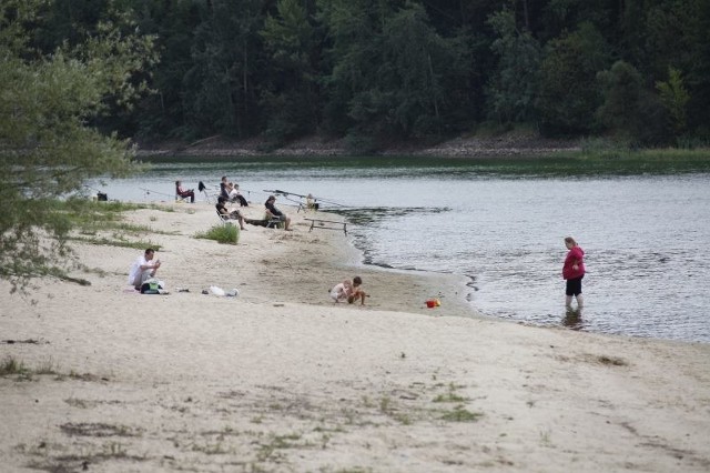 Spuszczanie wody z jeziora w Turawie Regionalny Zarząd Gospodarki Wodnej we Wrocławiu rozpoczął pod koniec lipca i tak będzie do końca października.