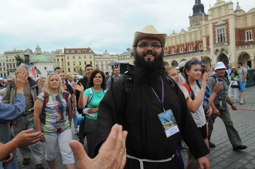 Pielgrzymi wyruszyli w drogę na Jasną Górę [ZDJĘCIA]