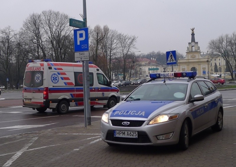 Ul. Pałacowa. Wypadek na przejściu. Kierowca przejechał pieszej po stopie (zdjęcia, wideo)