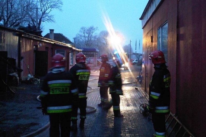 Na szczęście pożar nie przedostał się na sąsiadujący z...