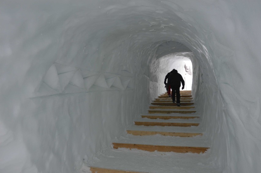 Zakopane. Zrobili gigantyczny śnieżny labirynt i śnieżny zamek [ZDJĘCIA, WIDEO]