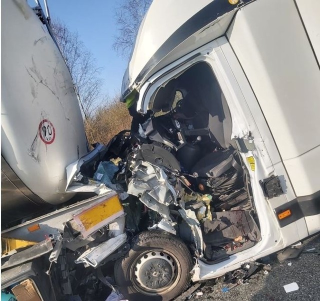 Wypadek na autostradzie A4 pod Opolem. Na miejsce wezwano śmigłowiec LPR z Polskiej Nowej Wsi.