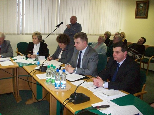 Jan Gilewski żalił się podczas sesji, że spółka MEC nie konsultowała z mieszkańcami swej inwestycji. 