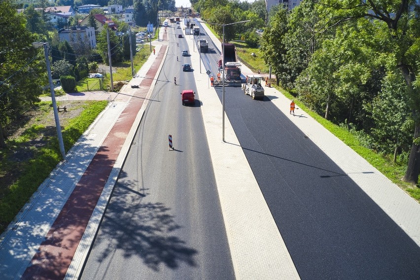 Przebudowa ul. Cieszyńskiej w Bielsku-Białej. Stan na 30...