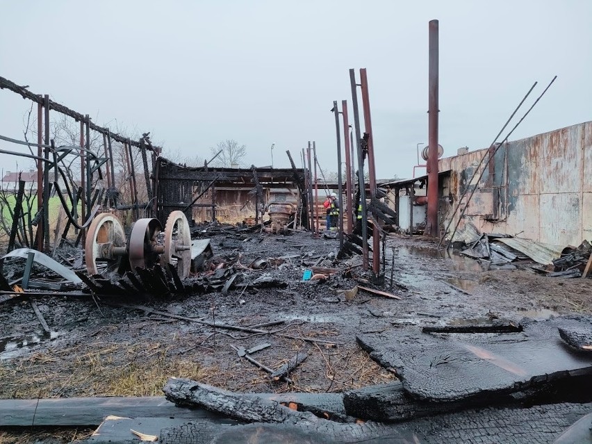 Pożar w tartaku w Prószkowie wybuchł 4 stycznia 2022 roku.