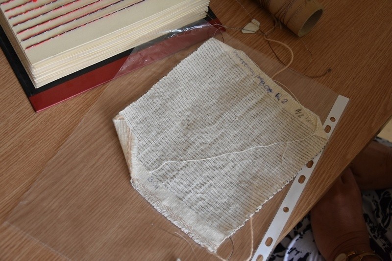 Ten prototyp tekstylnej ładowarki w dotyku przypomina...