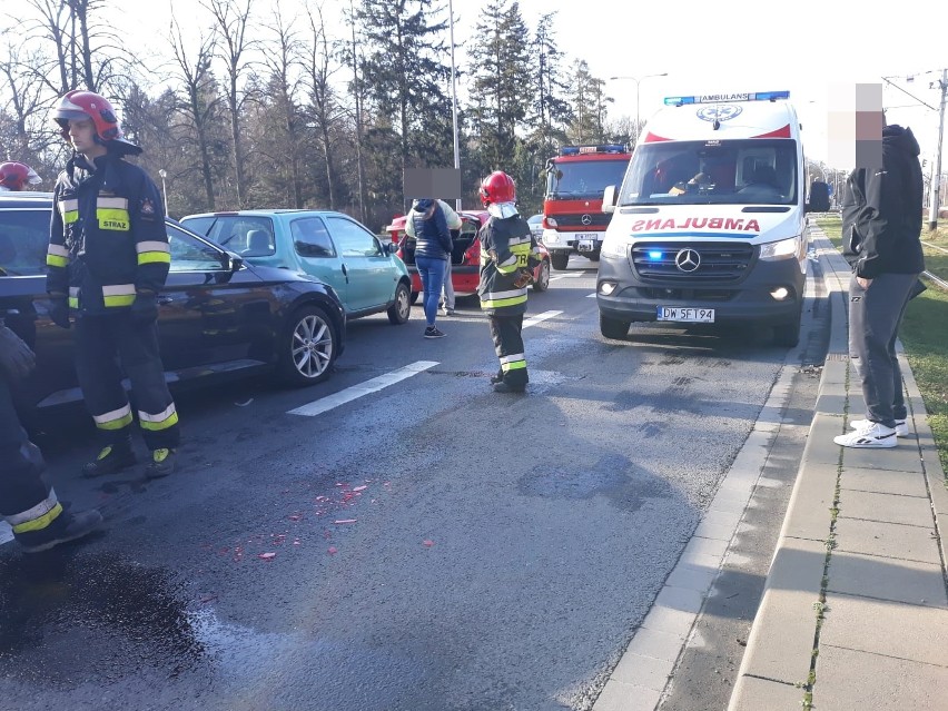 Wypadek 4 samochodów na Kozanowie. Duże utrudnienia