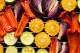 Vege grill w sam raz na upały: przepisy na zdrowe dania z rusztu. Alternatywa dla tłustego grilla mięsnego