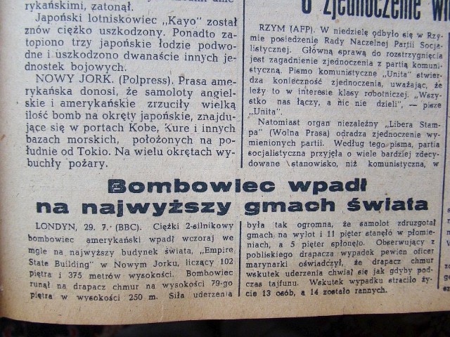 Zreprodukowana wiadomość „Robotnika Kujawskiego” z 31 lipca 1945 roku informująca o nowojorskim zderzeniu