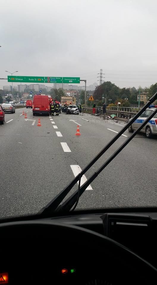 Wypadek na DTŚ. Korki są ogromne po zderzeniu pięciu...