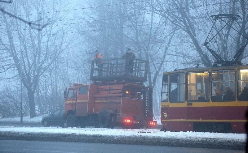 Zerwana trakcja na Śmigłego-Rydza, stały tramwaje [zdjęcia]