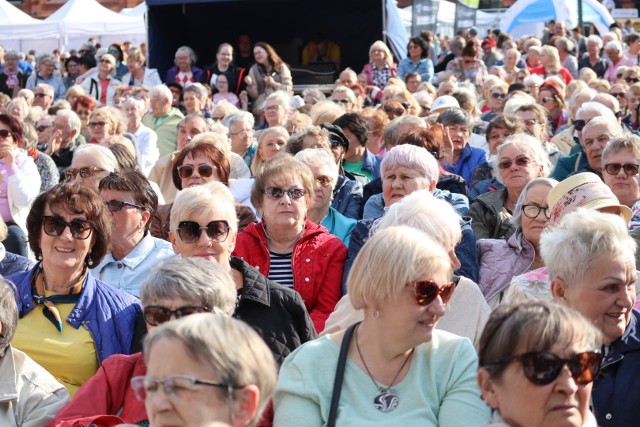 Łódzkie Senioralia 2023 rozpoczęły się w sobotę 13 maja na rynku Manufaktury.