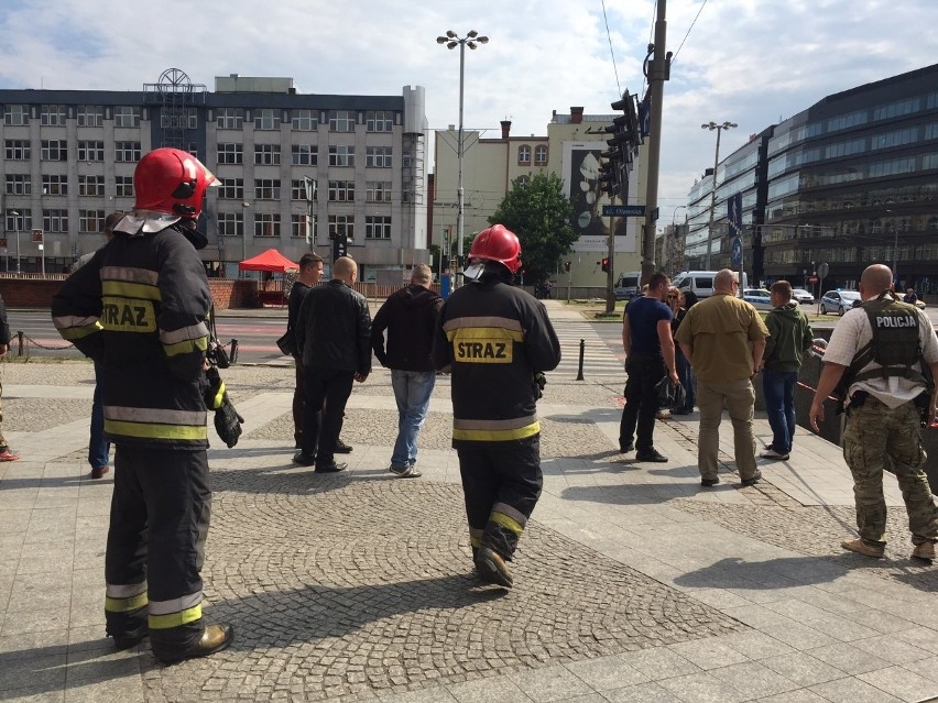 Alarm bombowy na placu Dominikańskim we Wrocławiu