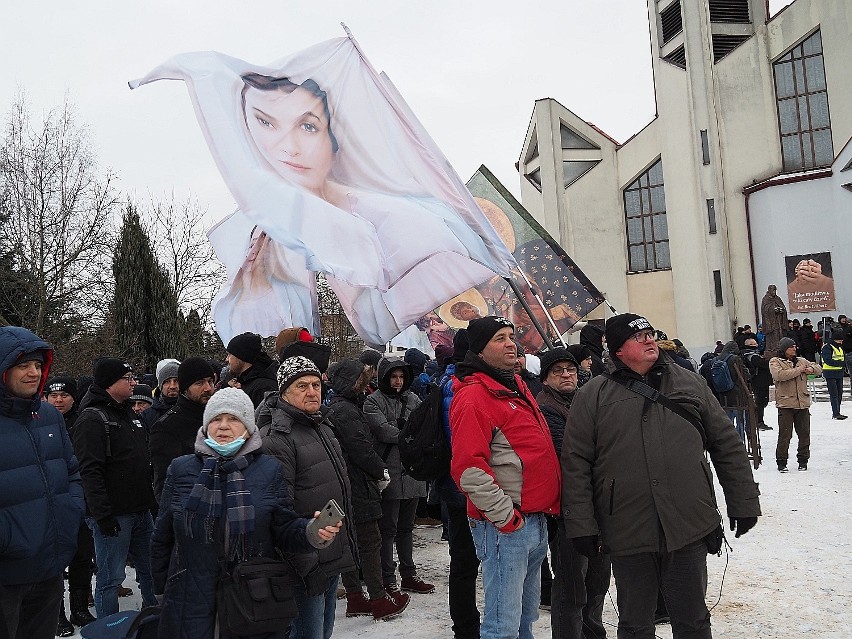 Przybyli do Łodzi z całej Polski. Kilka tysięcy mężczyzn...