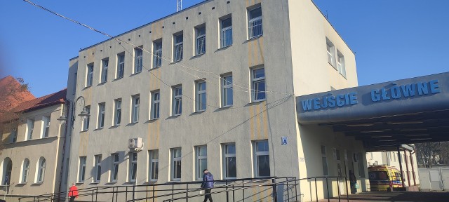 Dwóch ratowników medycznych zostało pobitych w Chełmnie w mieszkaniu pacjenta, do którego ich wezwano