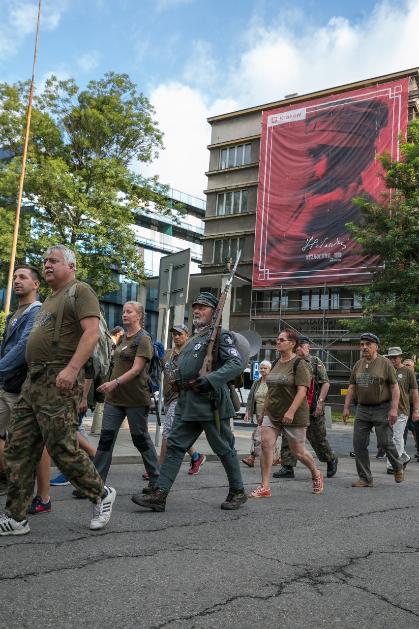 Kraków. Wymarsz Kadrówki, nowe odznaczenie państwowe i...