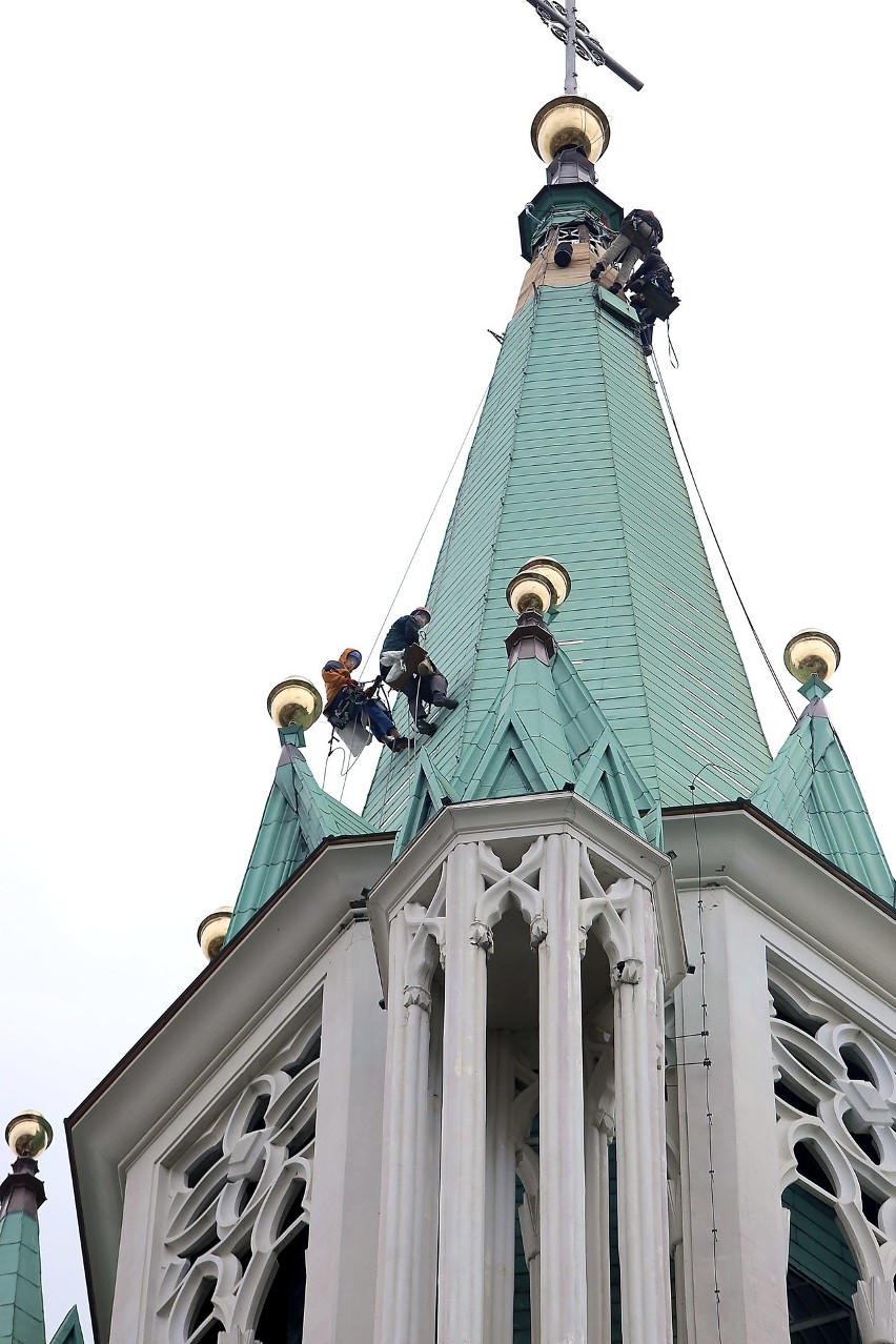 Trwają prace remontowe na wieży bazyliki archikatedralnej w Łodzi