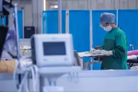 Gwałtowny wzrost liczby hospitalizowanych z powodu COVID-19