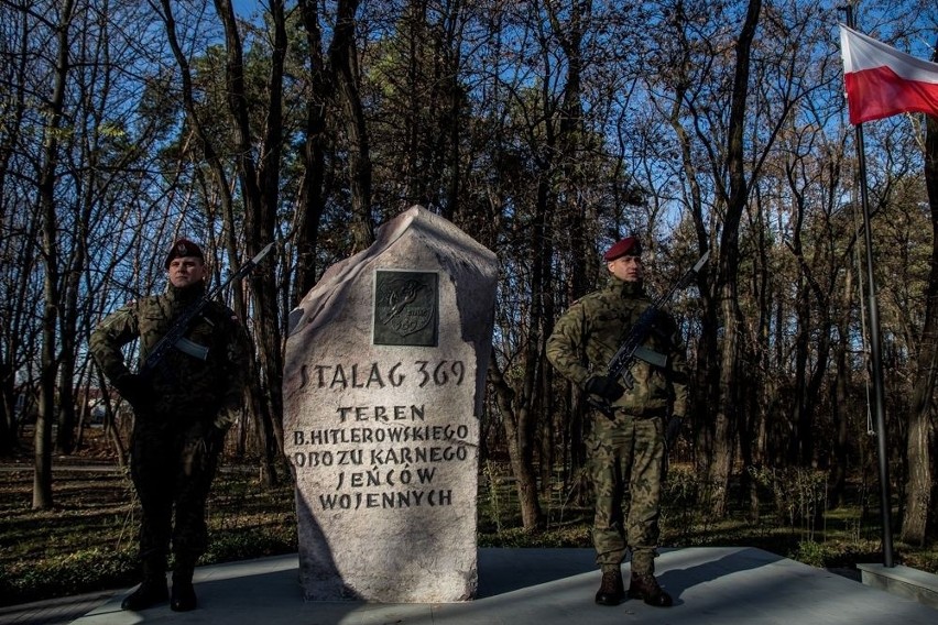 Kraków. Uroczystość pod Pomnikiem Stalag 369 