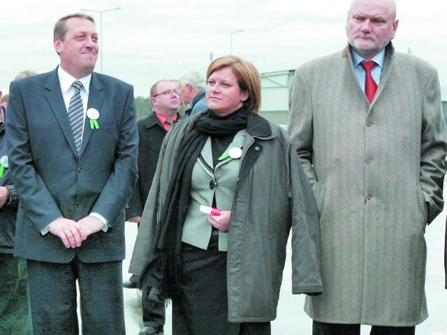 W 2009 r. prezes MPO Piotr Rozwadowski (po lewej) i prezydent Michał Zaleski z Ewą Kierzkowską, byłą wicemarszałek Sejmu otworzyli zakład unieszkodliwiania odpadów.