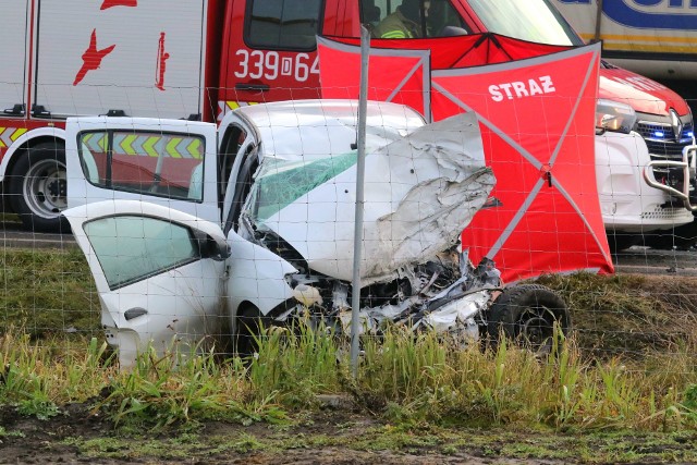 Statystyki wypadków drogowych w Polsce zasadniczo poprawiają się, ale nie można zapominać o rozsądku. Tragedii jest wciąż za dużo.